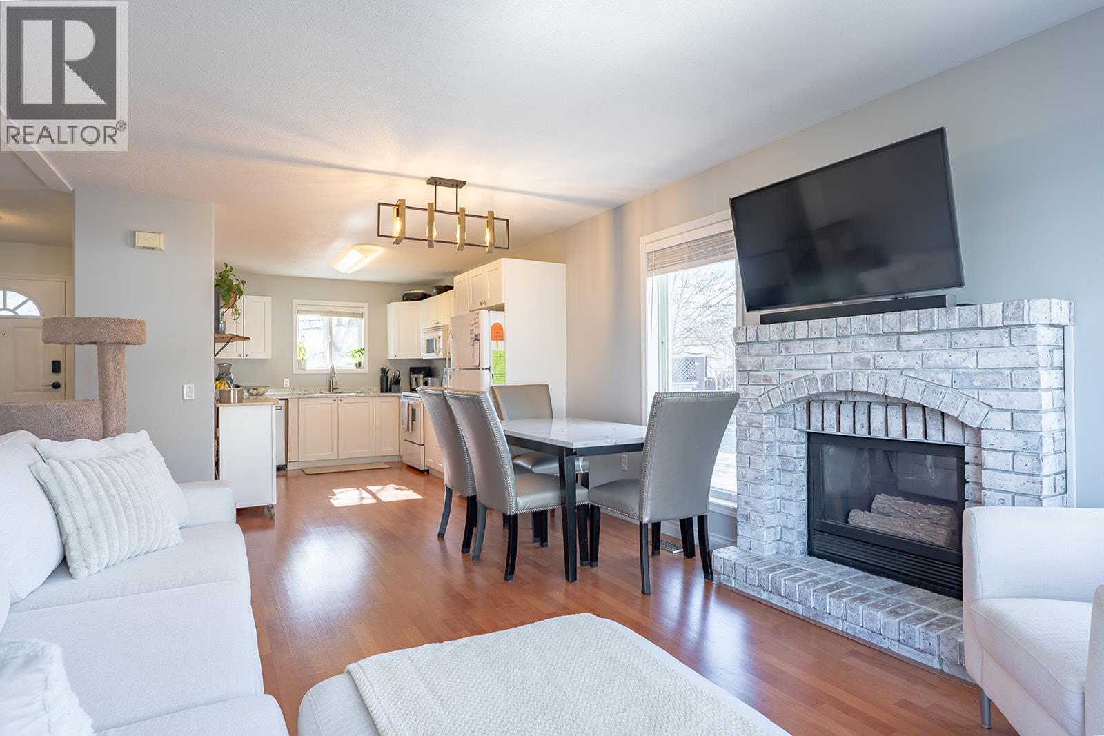 #131 133 WYNDHAM CRESCENT - 7