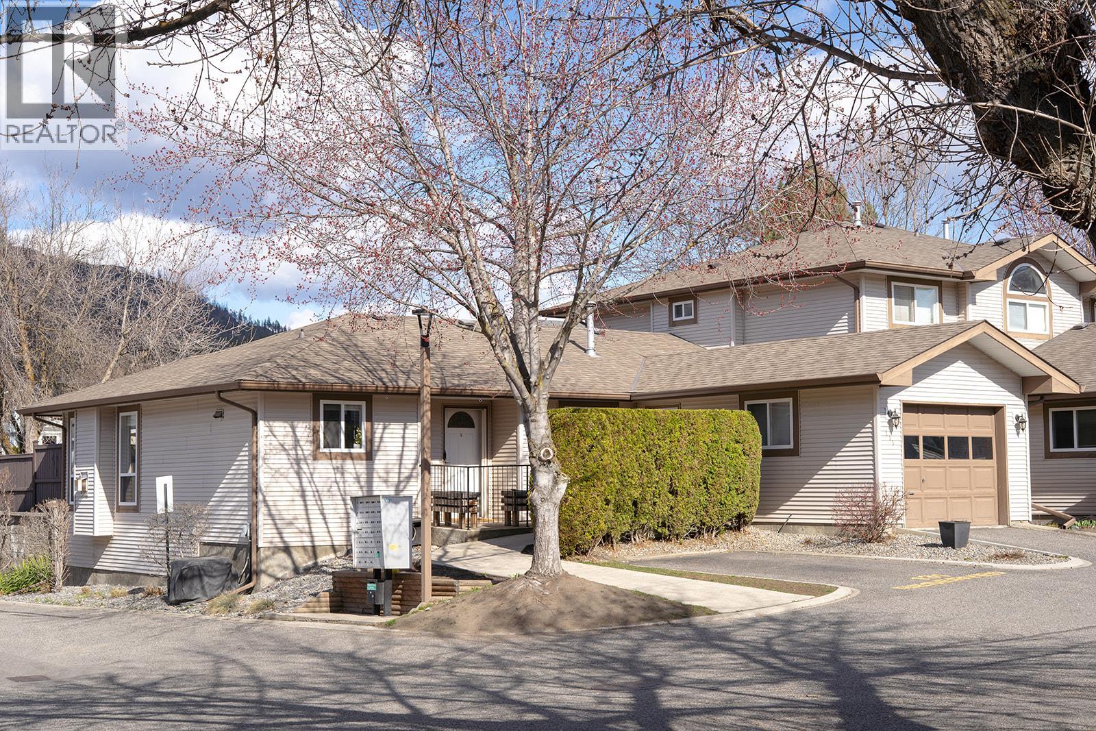 #131 133 Wyndham Crescent - 2
