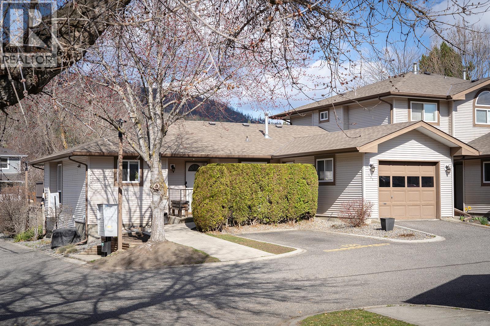 131 133 Wyndham Crescent, Kelowna