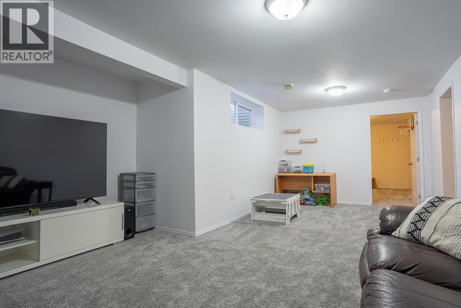 #131 133 WYNDHAM CRESCENT - 40