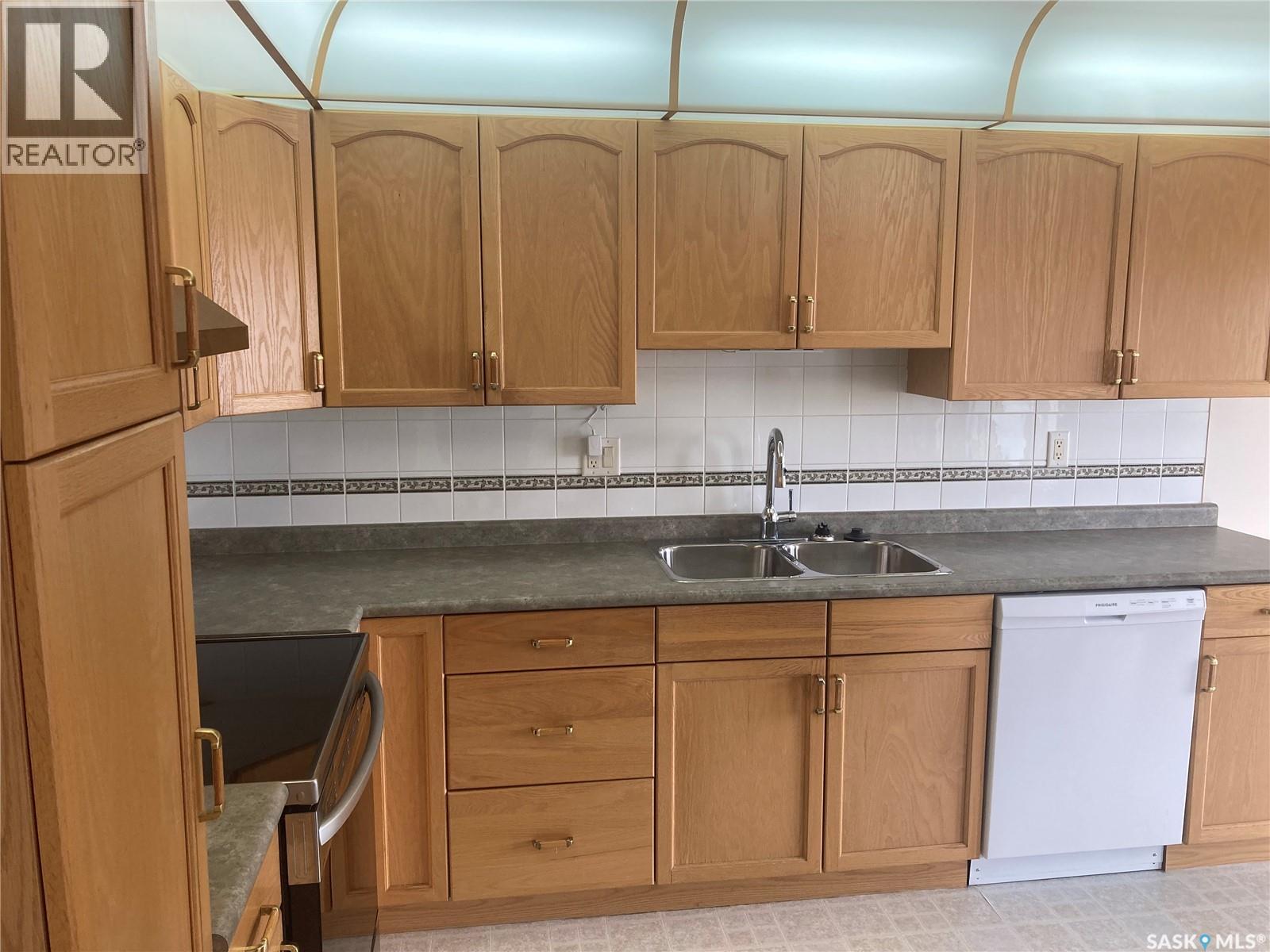 #329 325 KEEVIL CRESCENT - 12