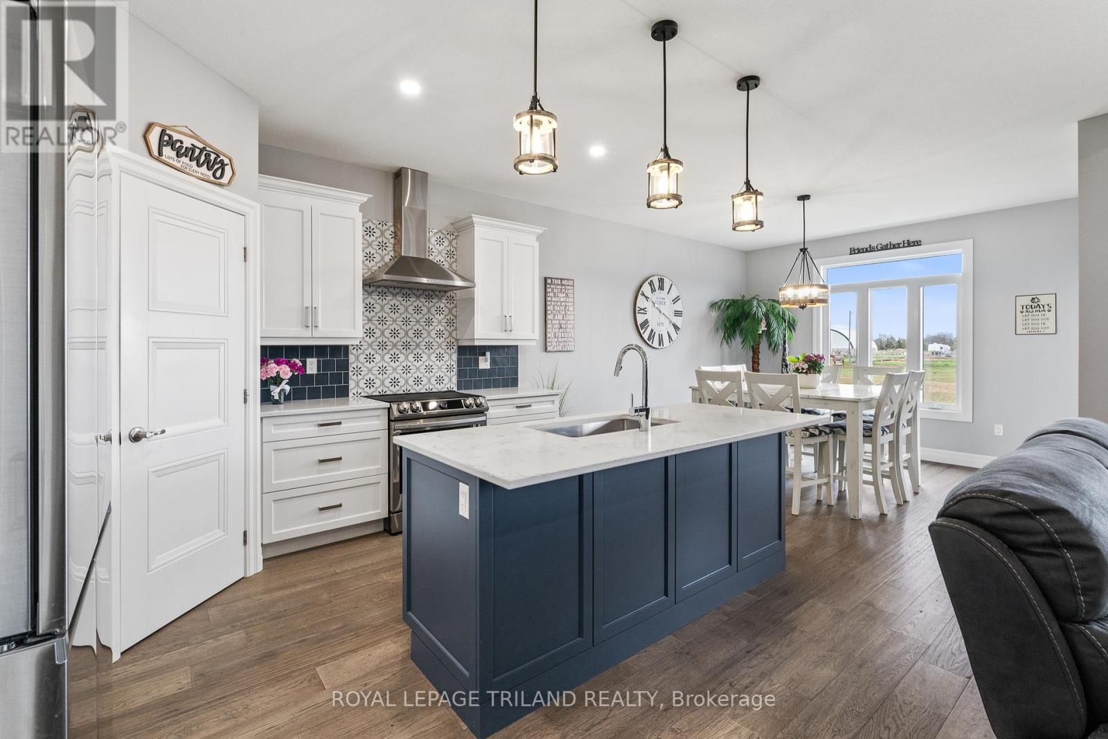 160 ELIZABETH STREET, Lambton Shores (Thedford), Ontario, N0M2N0 — Photo 5