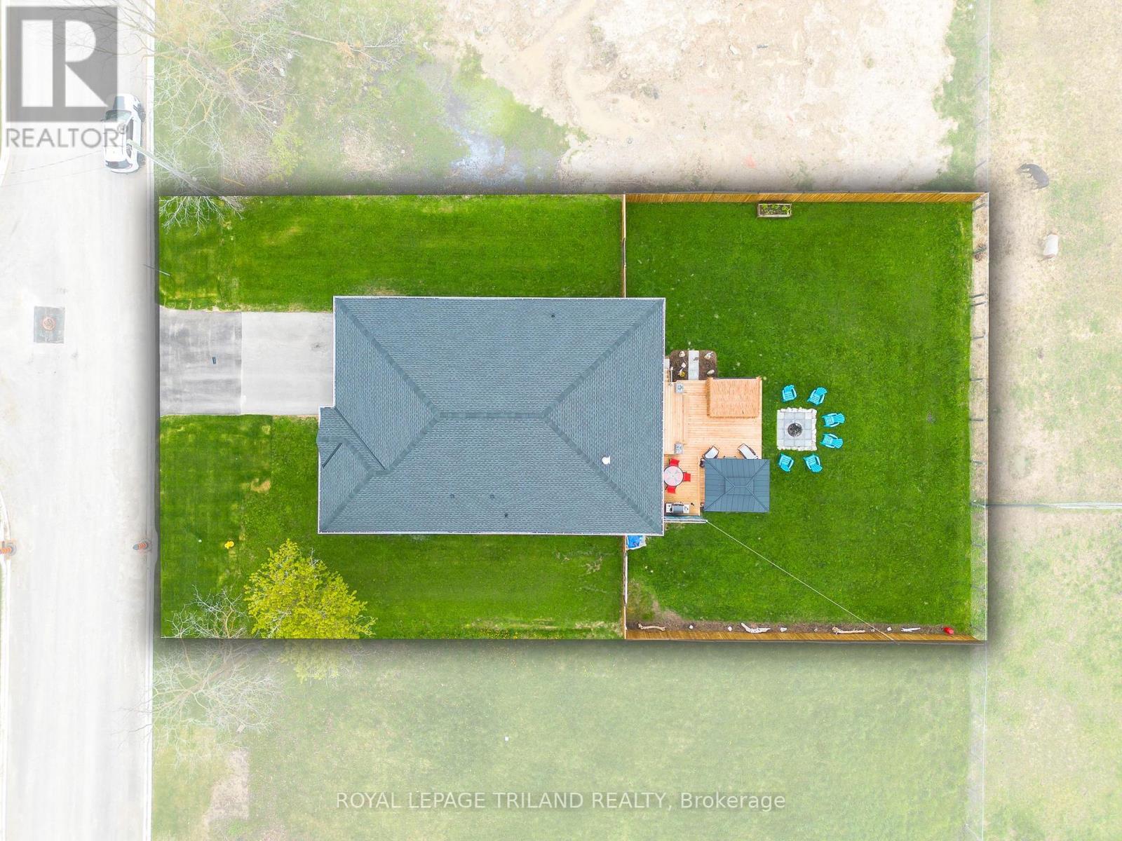 160 ELIZABETH STREET, Lambton Shores (Thedford), Ontario, N0M2N0 — Photo 7