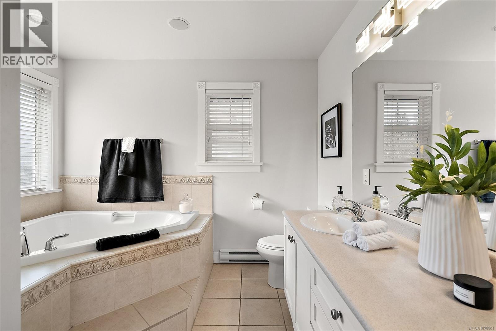 2138 STONE GATE - 11