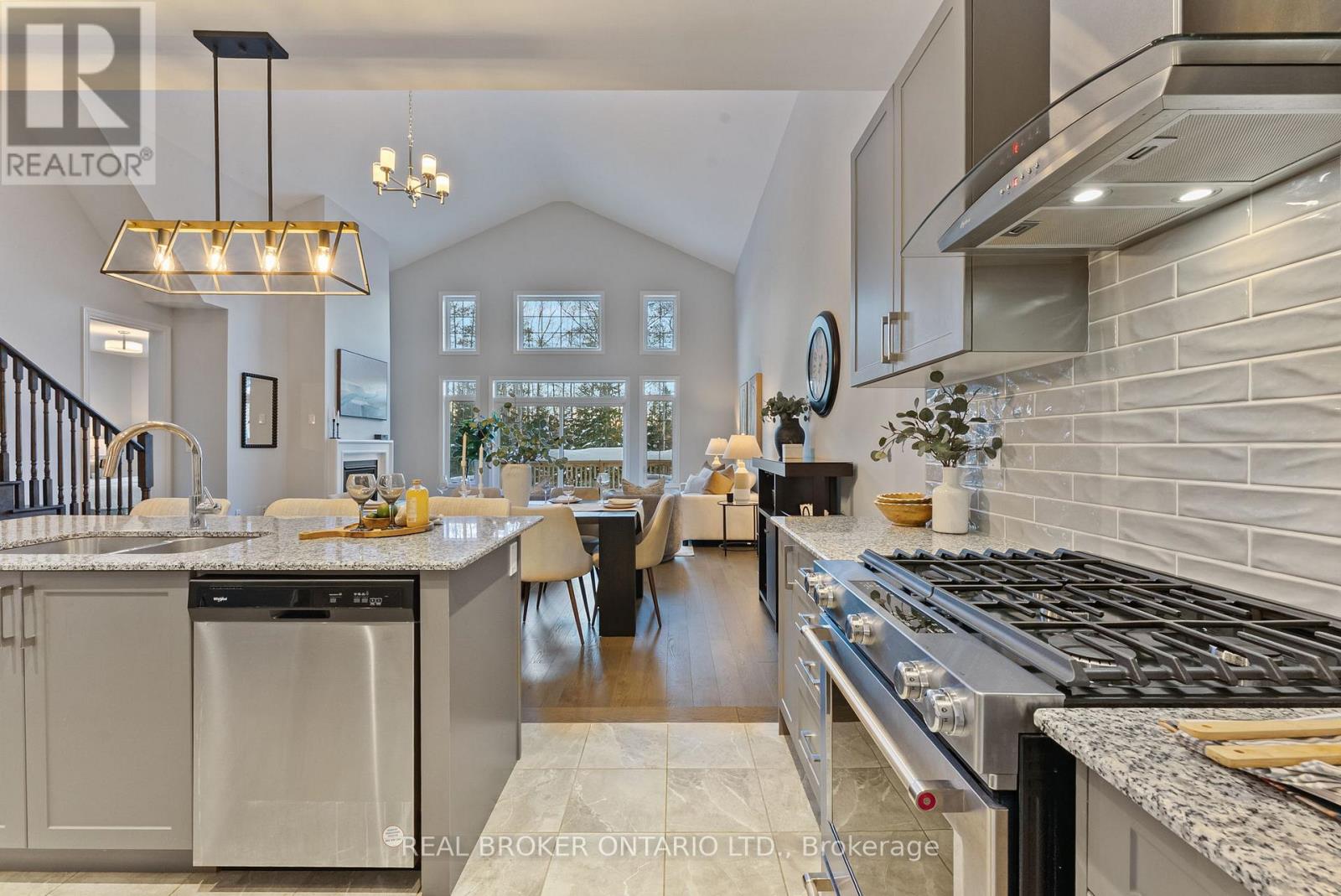 6 HOWARD WILLIAMS COURT