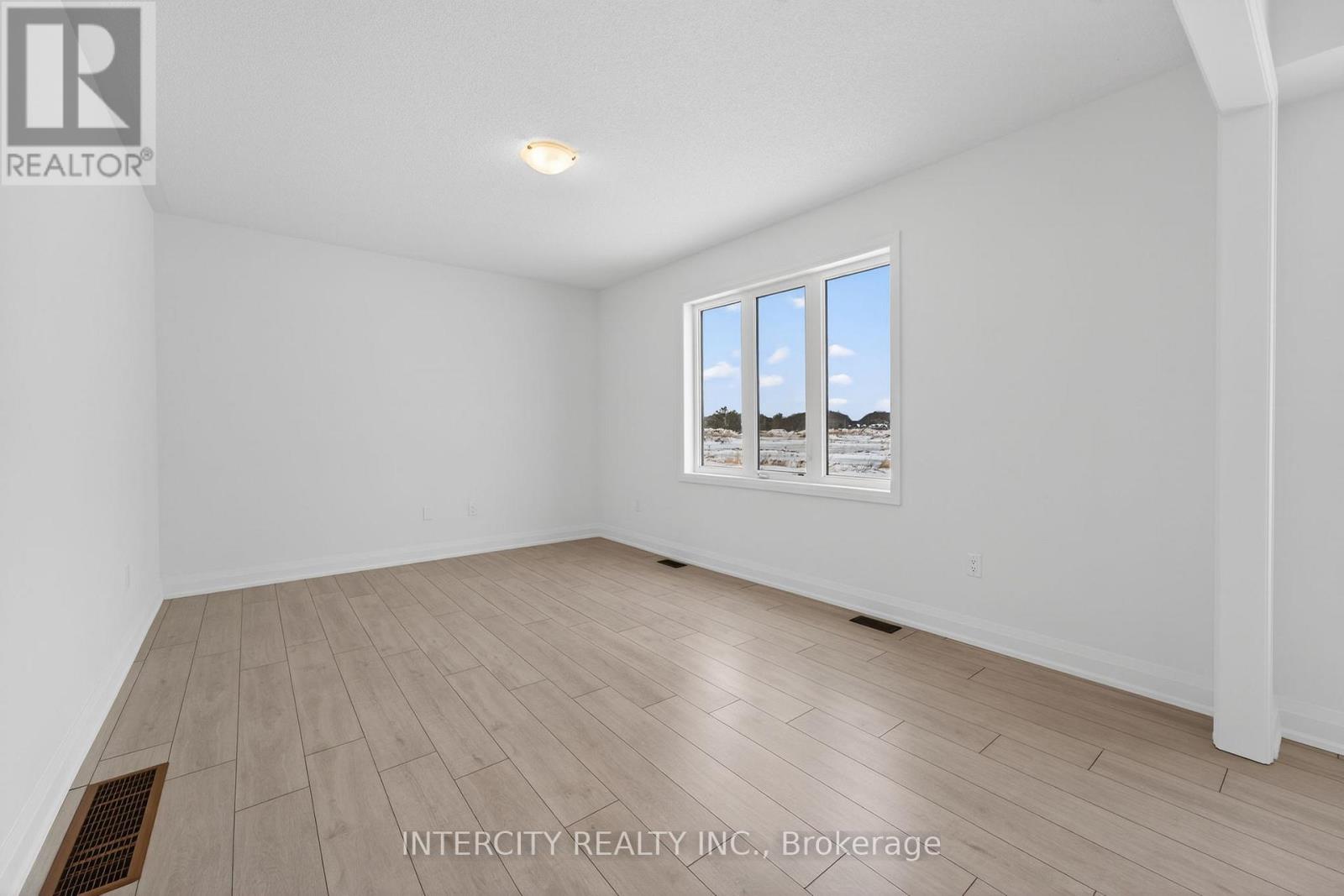 32 LEGACY CIRCLE - 21