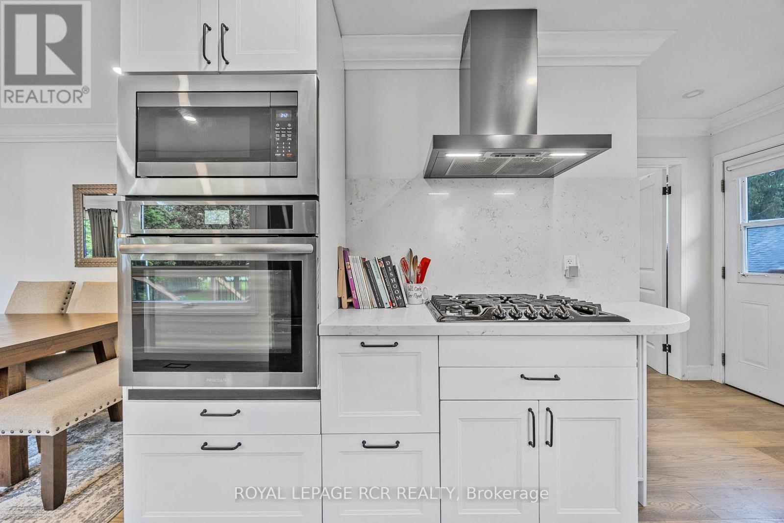 61 WILLIAM STREET E - 10