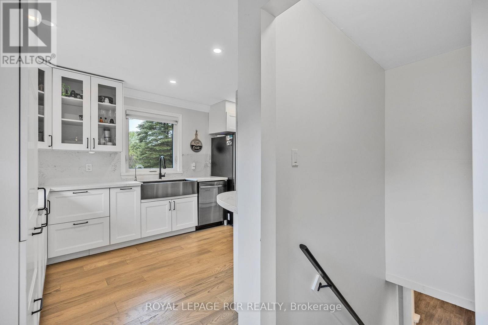 61 WILLIAM STREET E - 11