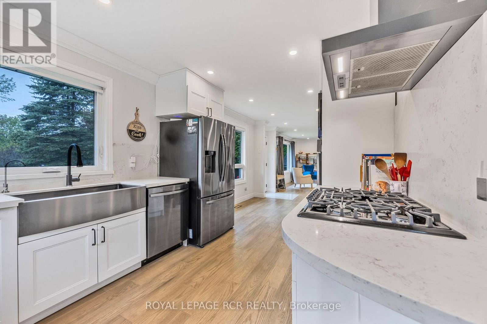 61 WILLIAM STREET E - 12