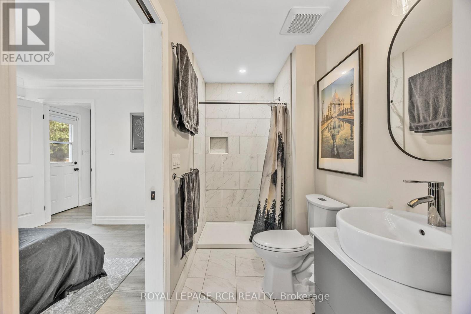61 WILLIAM STREET E - 15