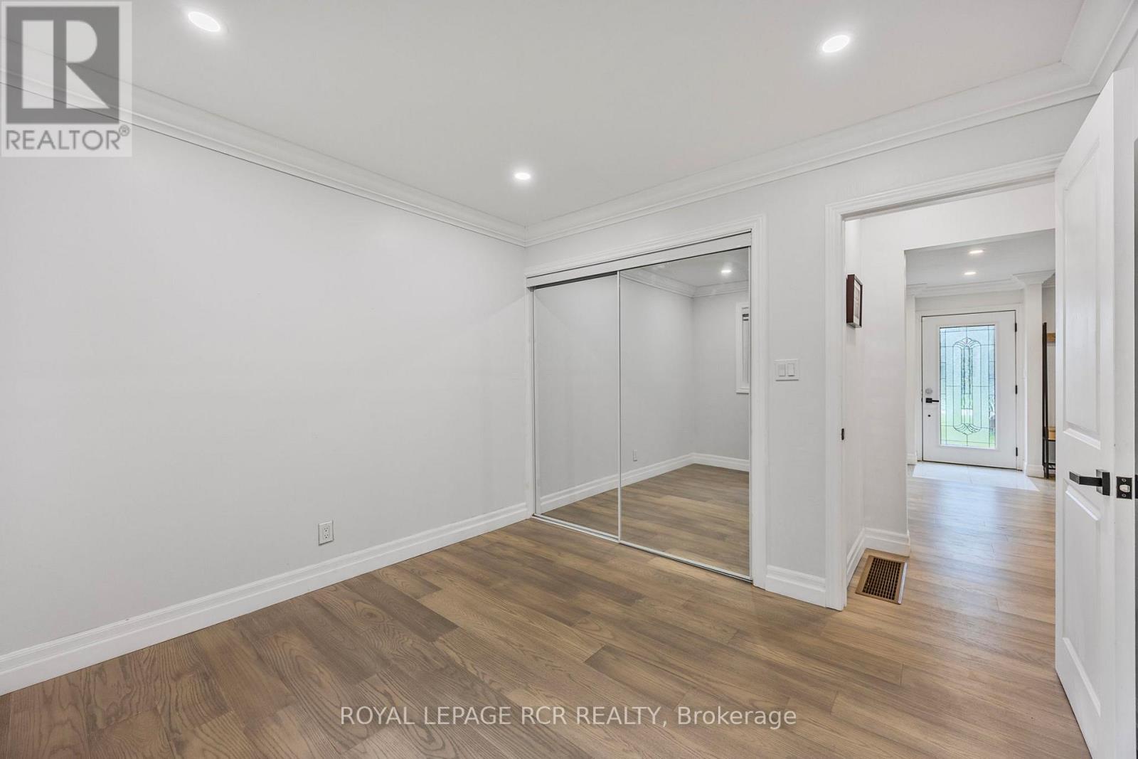 61 WILLIAM STREET E - 18