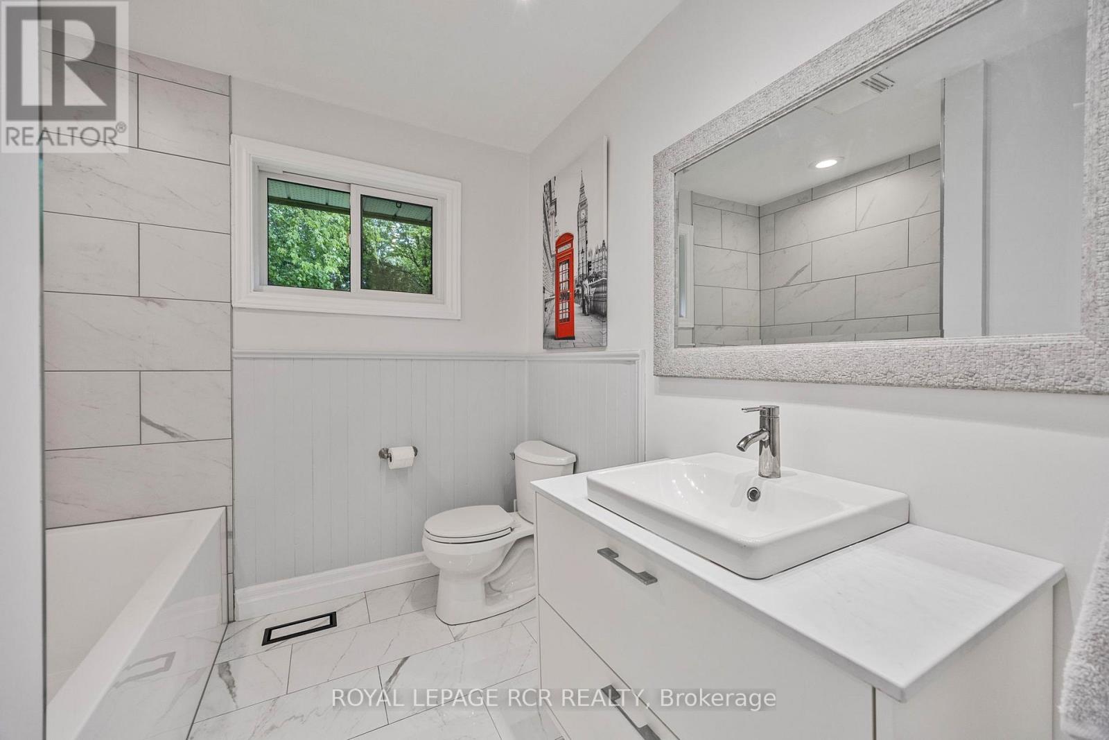 61 WILLIAM STREET E - 19