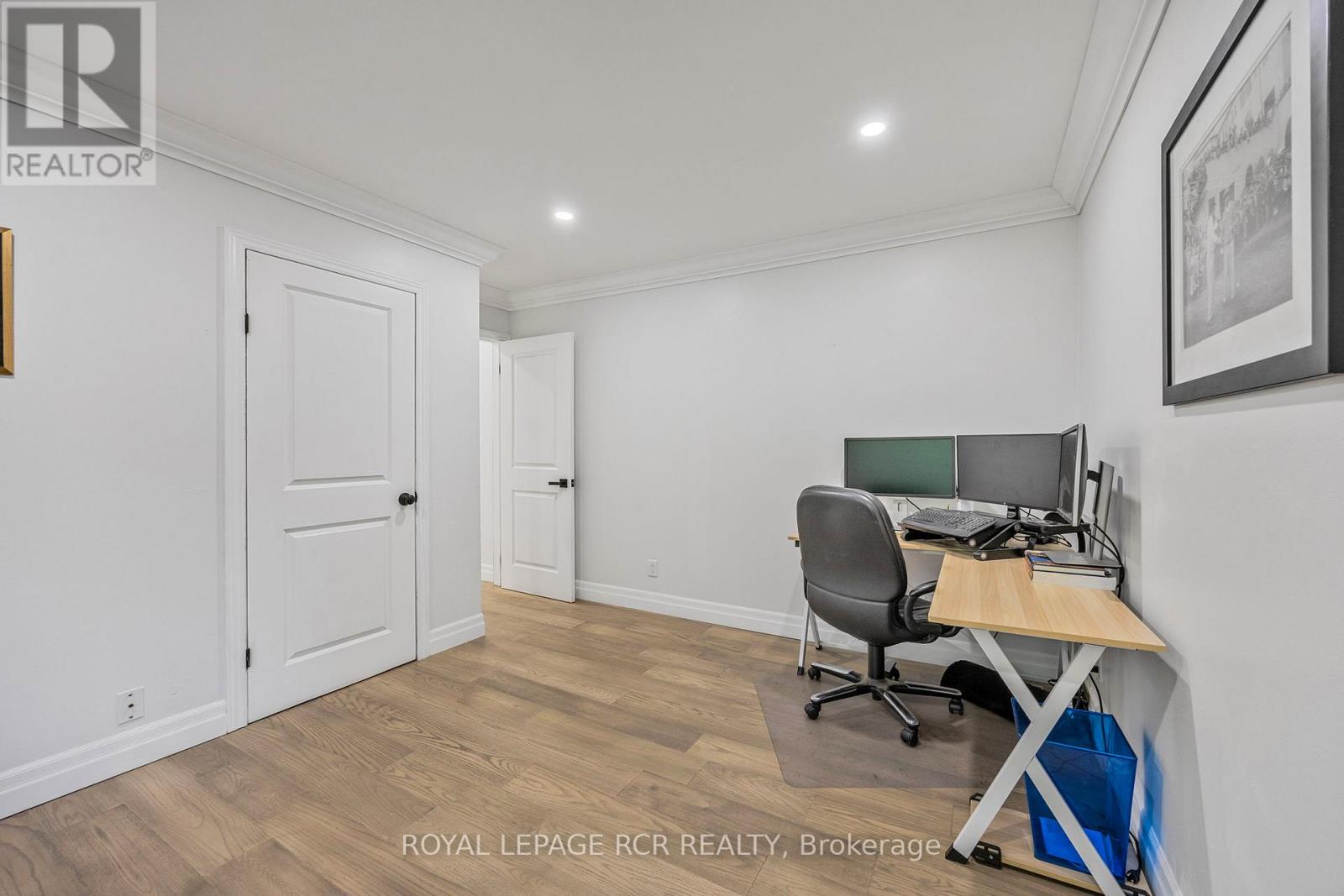 61 WILLIAM STREET E - 21