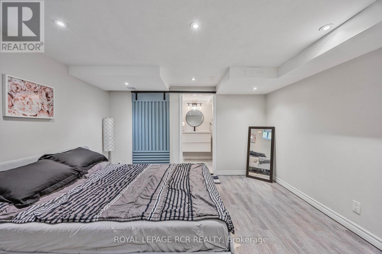 61 WILLIAM STREET E - 27