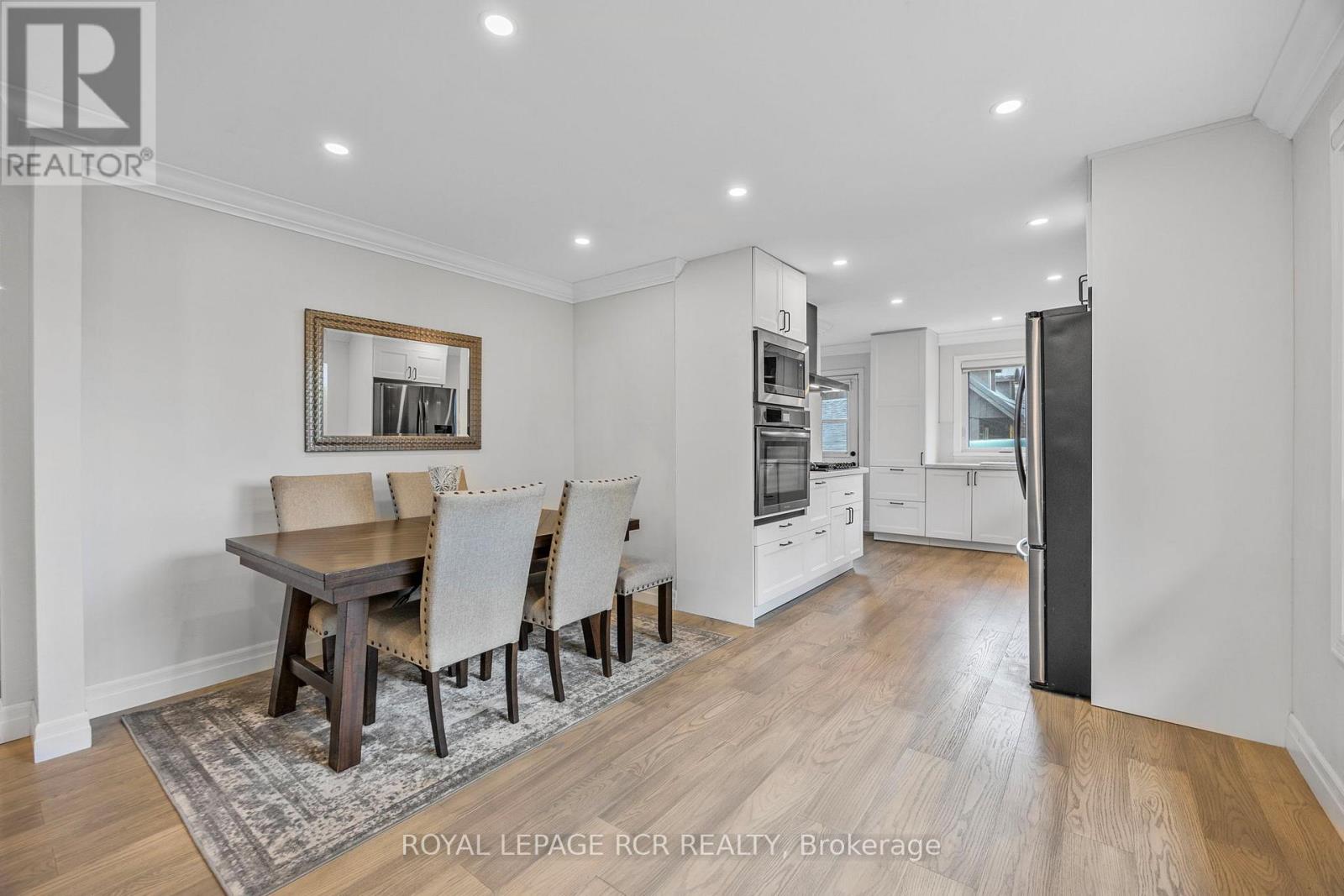 61 WILLIAM STREET E - 7