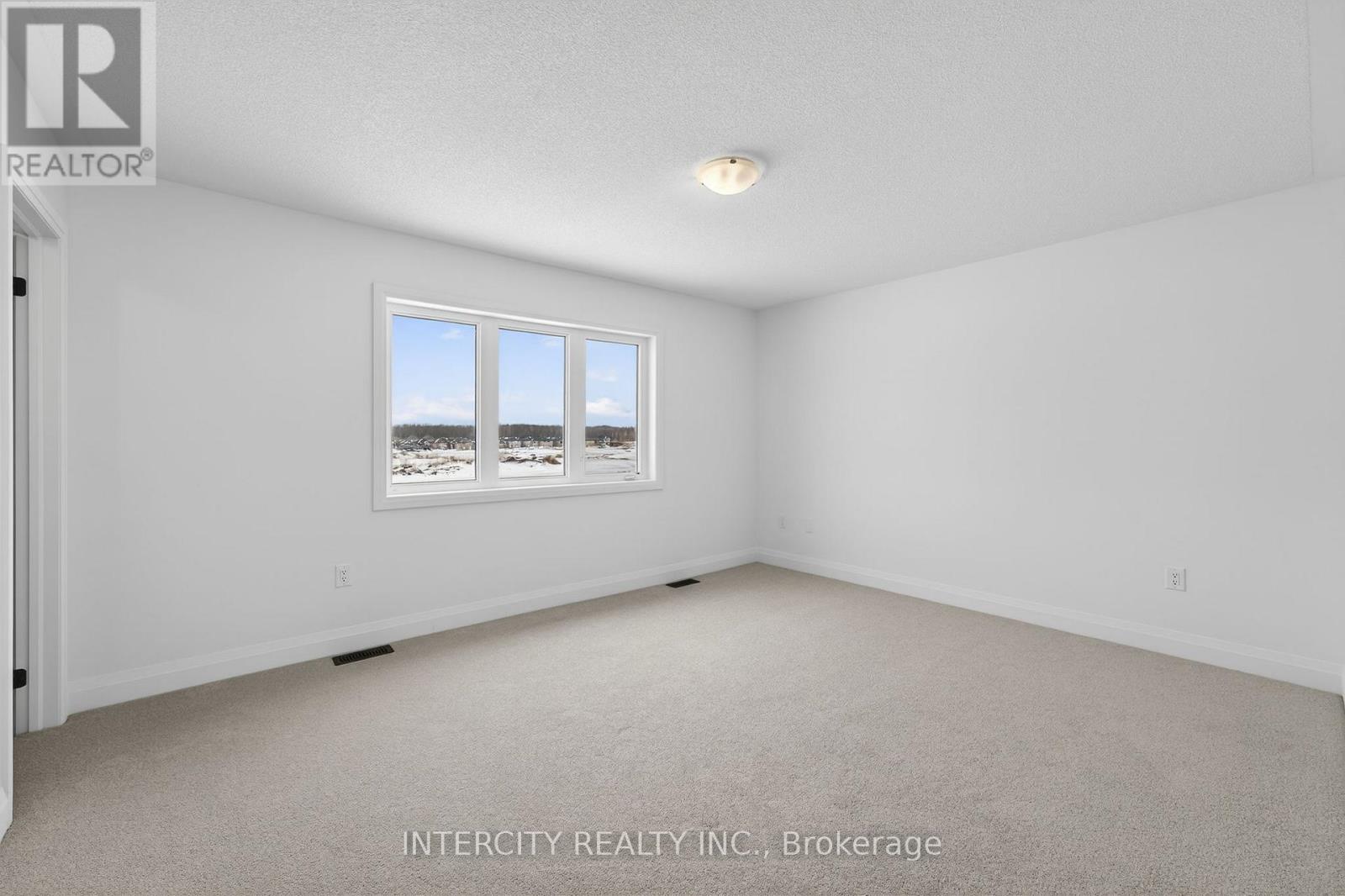 32 LEGACY CIRCLE - 30
