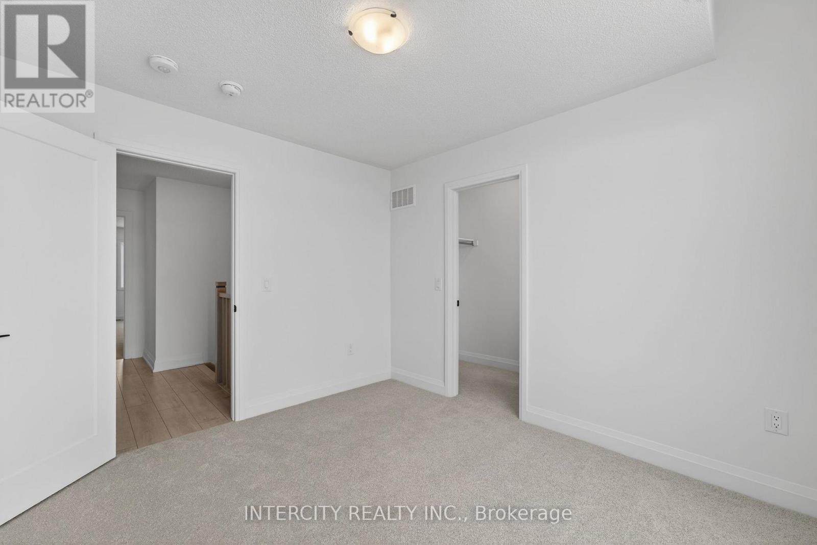 32 LEGACY CIRCLE - 28