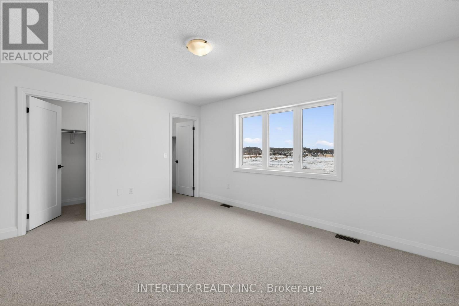 32 LEGACY CIRCLE - 32