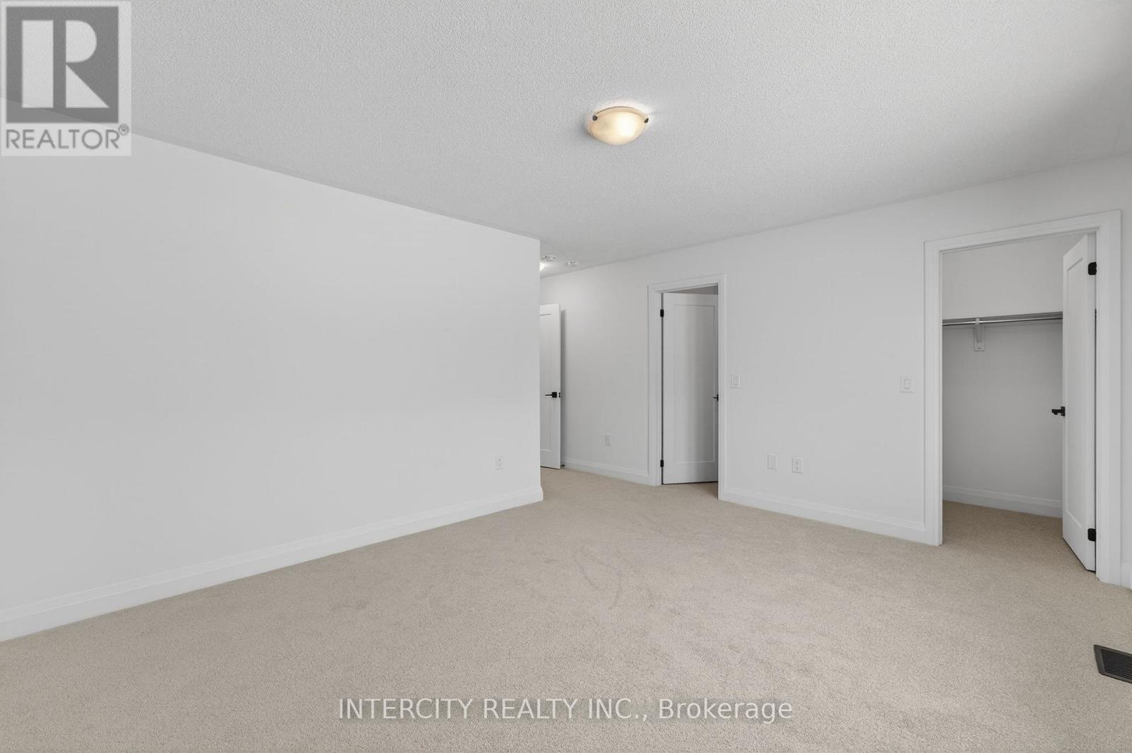 32 LEGACY CIRCLE - 33