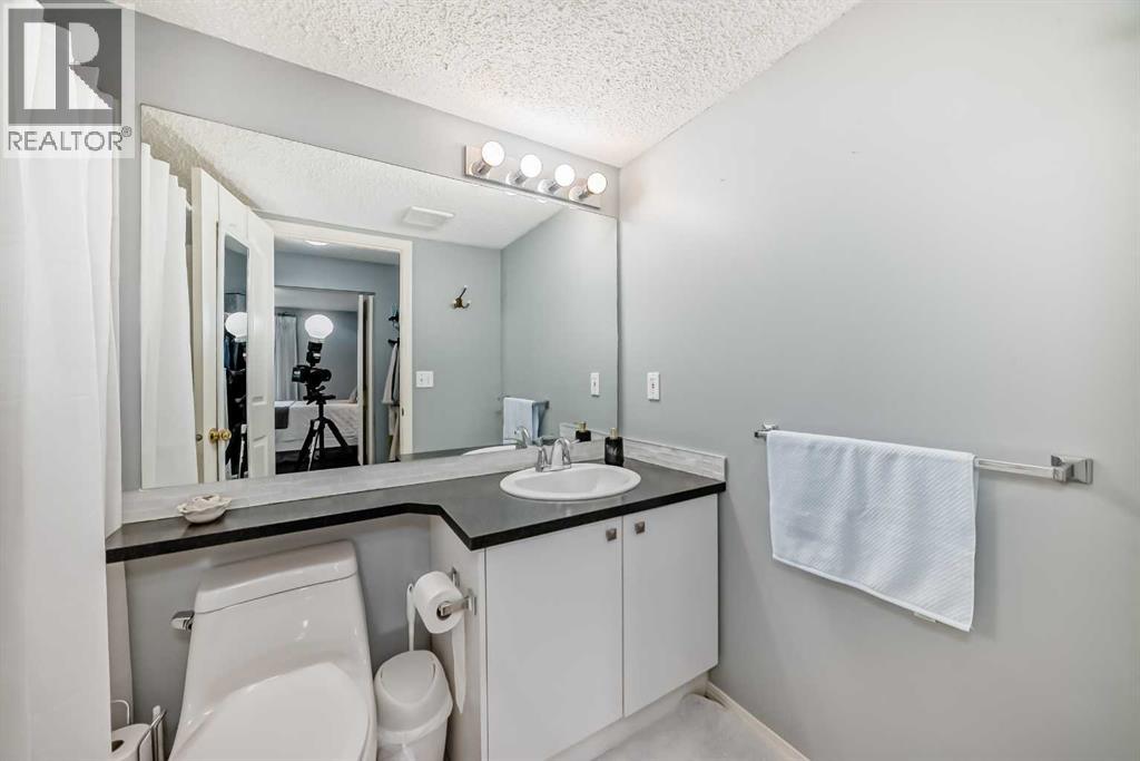 Single Family House for Sale in   Tuscarora Manor NW Tuscany Calgary 