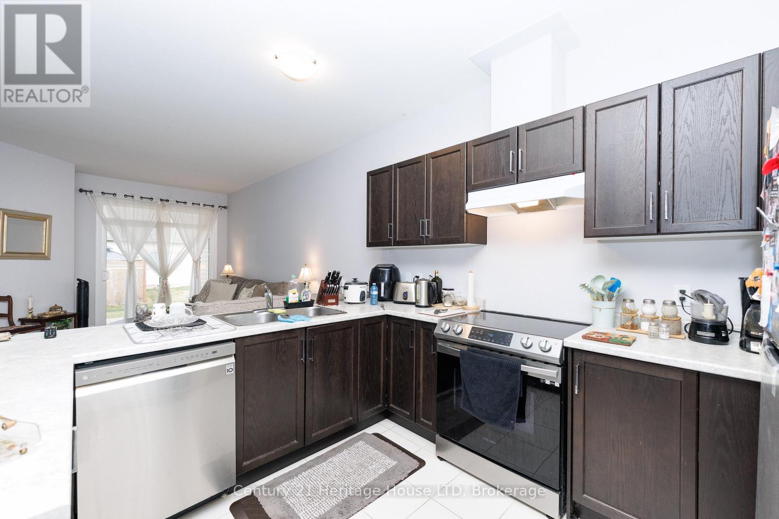 397 HUMMEL CRESCENT - 4