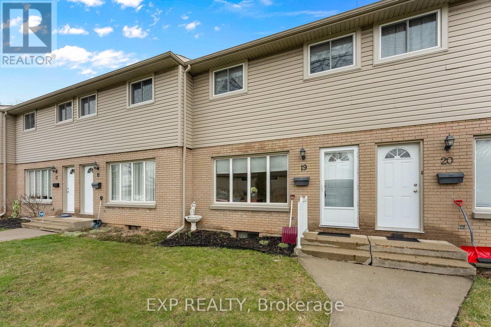 19 - 4215 MEADOWVALE DRIVE