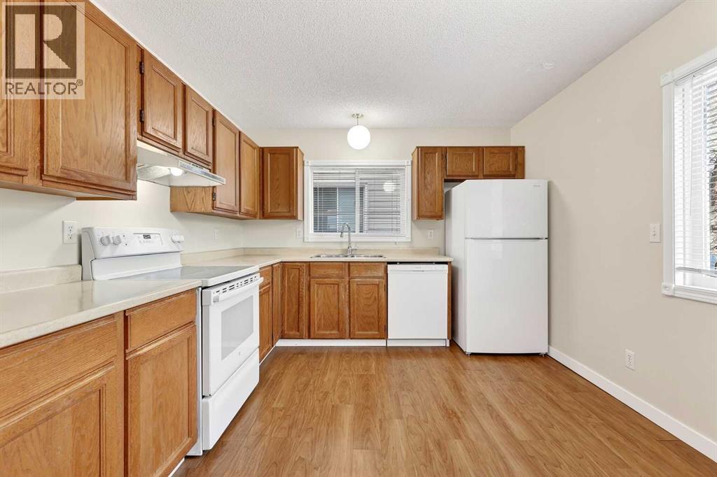 Single Family House for Sale in  Shawglen Road SW Shawnessy Calgary 