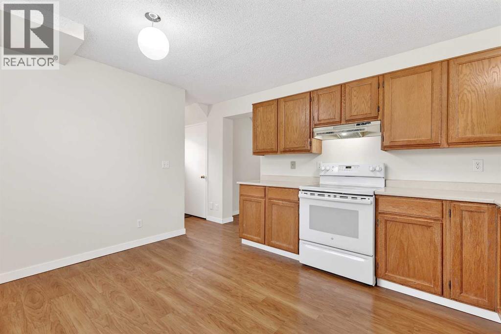 Single Family House for Sale in  Shawglen Road SW Shawnessy Calgary 