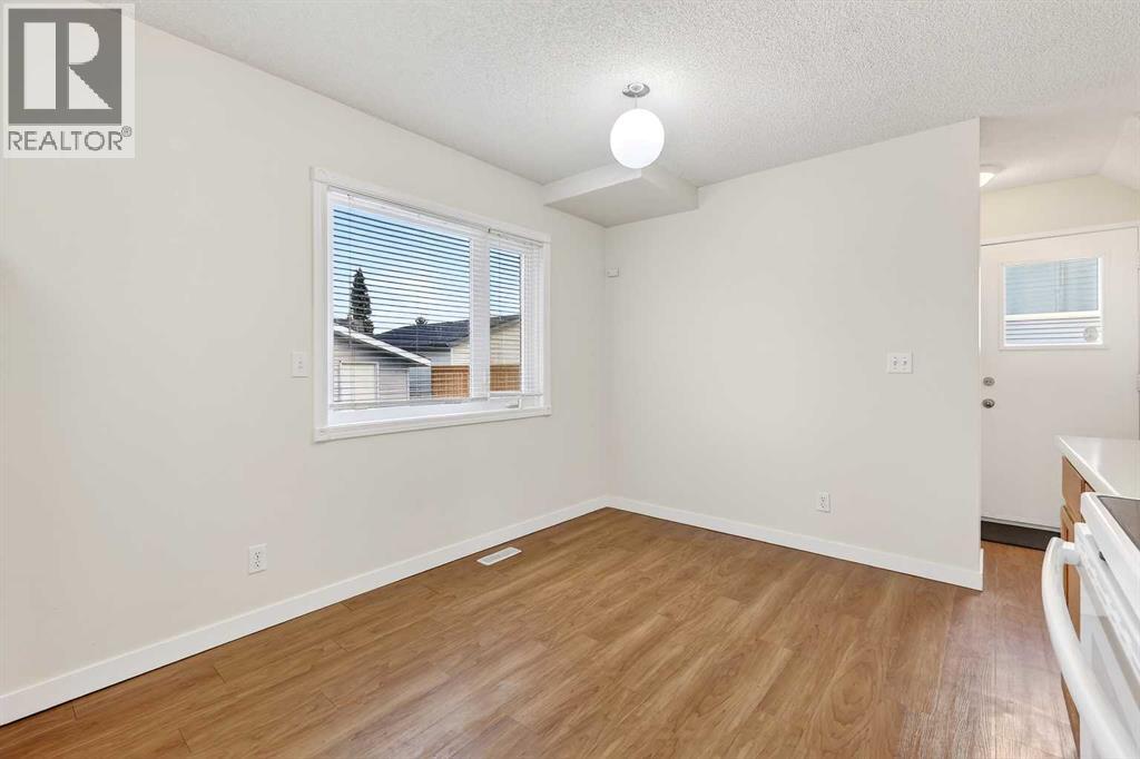 Single Family House for Sale in  Shawglen Road SW Shawnessy Calgary 