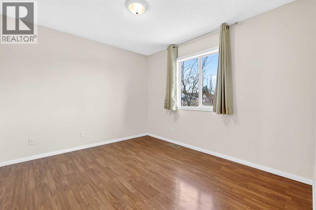 Single Family House for Sale in  Shawglen Road SW Shawnessy Calgary 