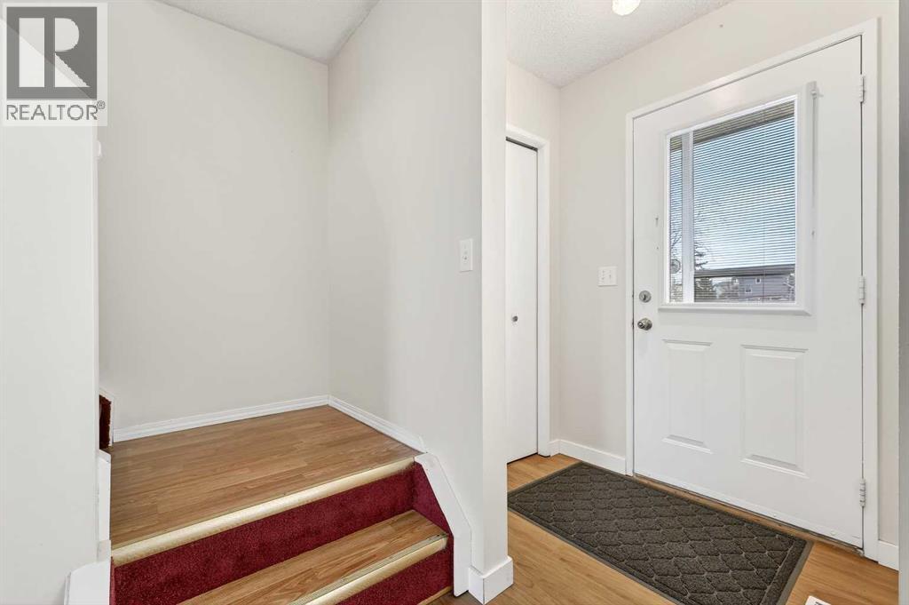 Single Family House for Sale in  Shawglen Road SW Shawnessy Calgary 