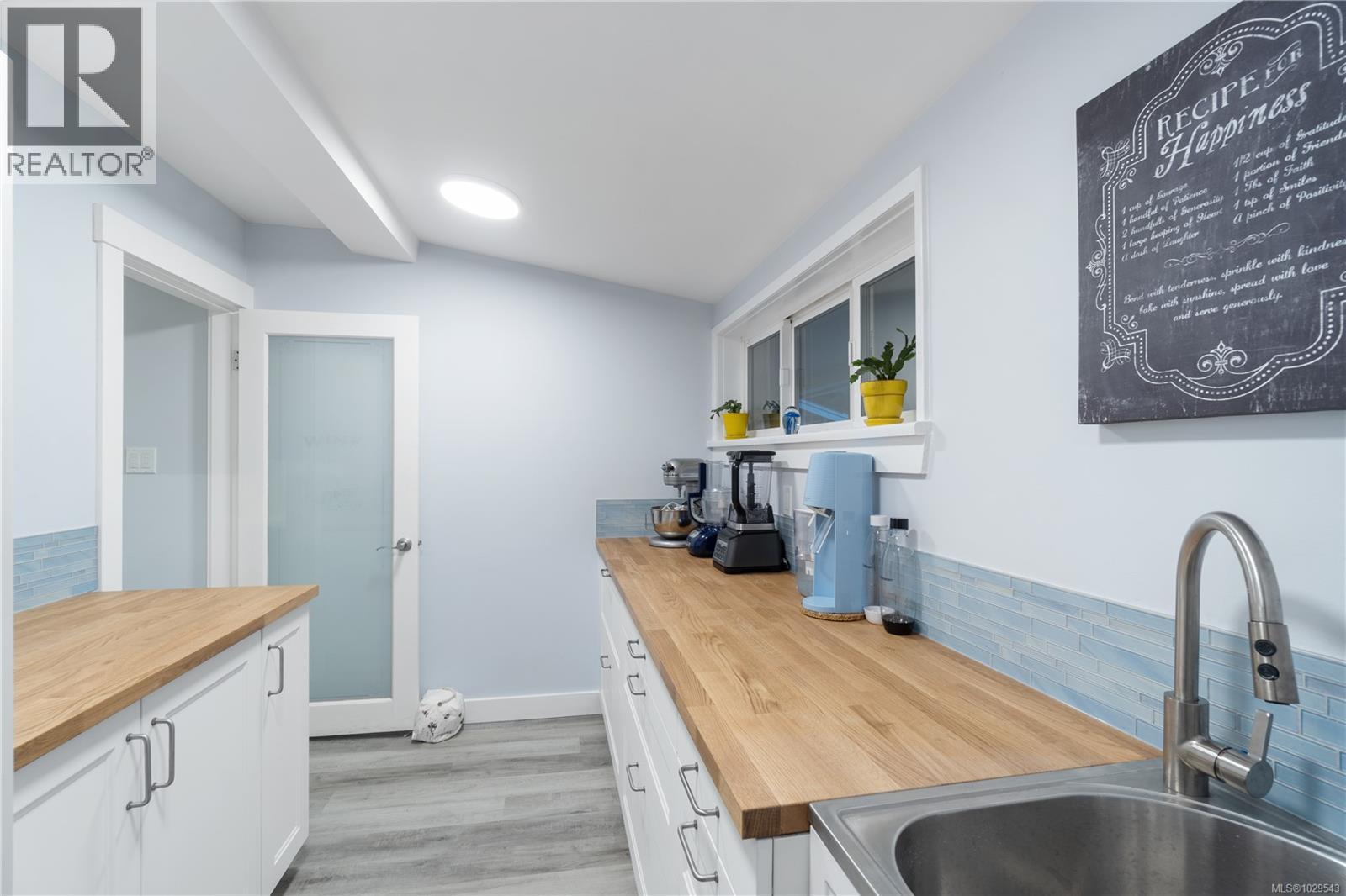 7896 LANTZVILLE RD - 23