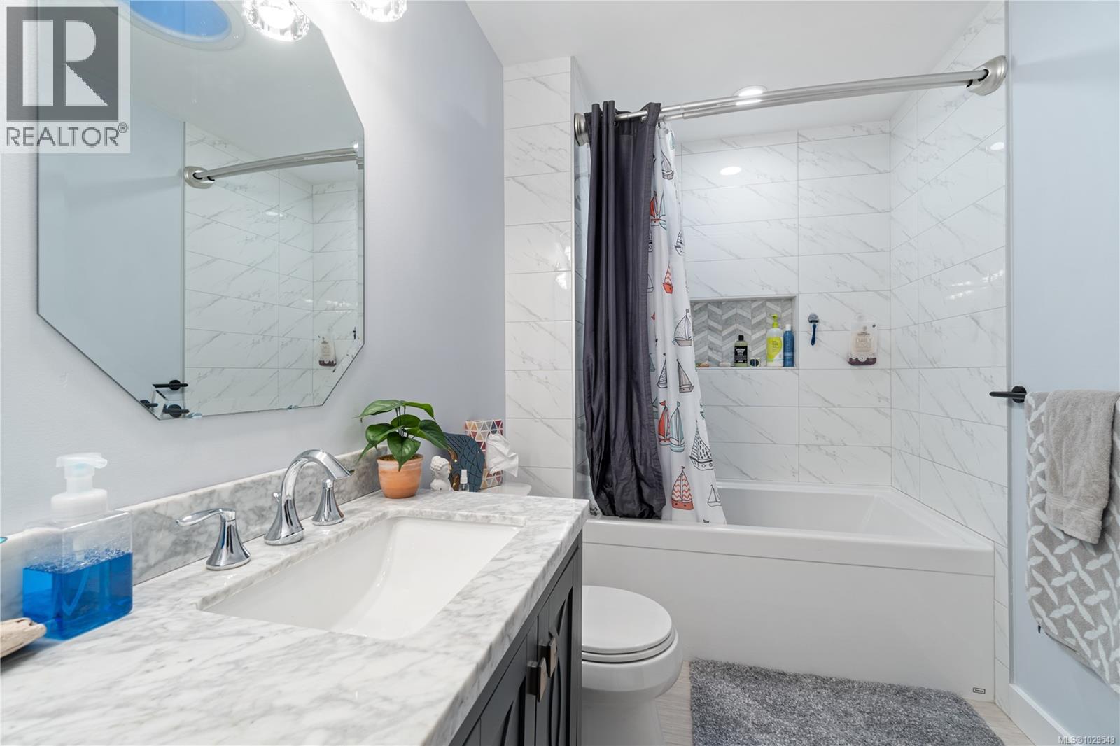 7896 LANTZVILLE RD - 36