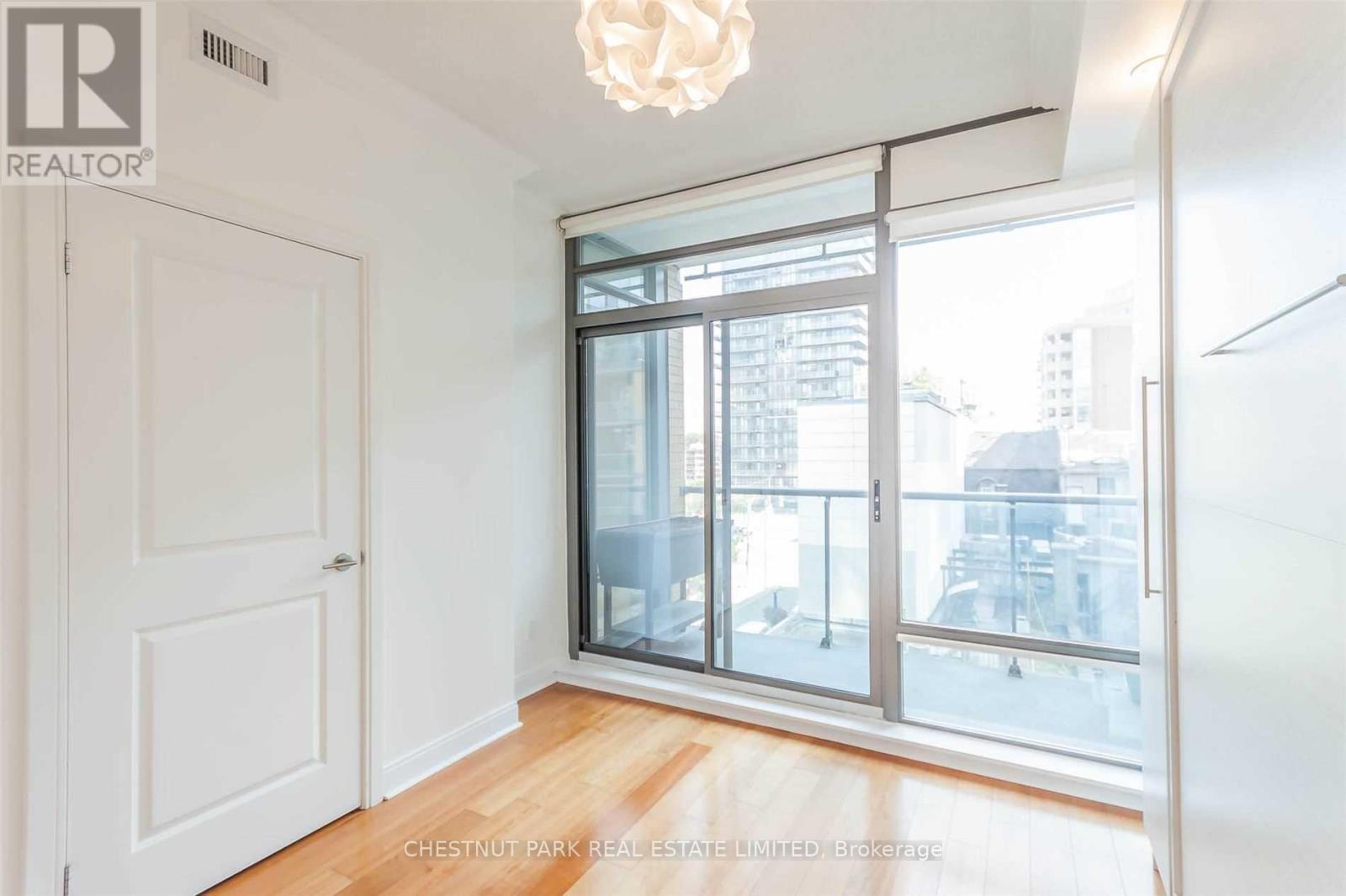 #401 21 SCOLLARD STREET - 12