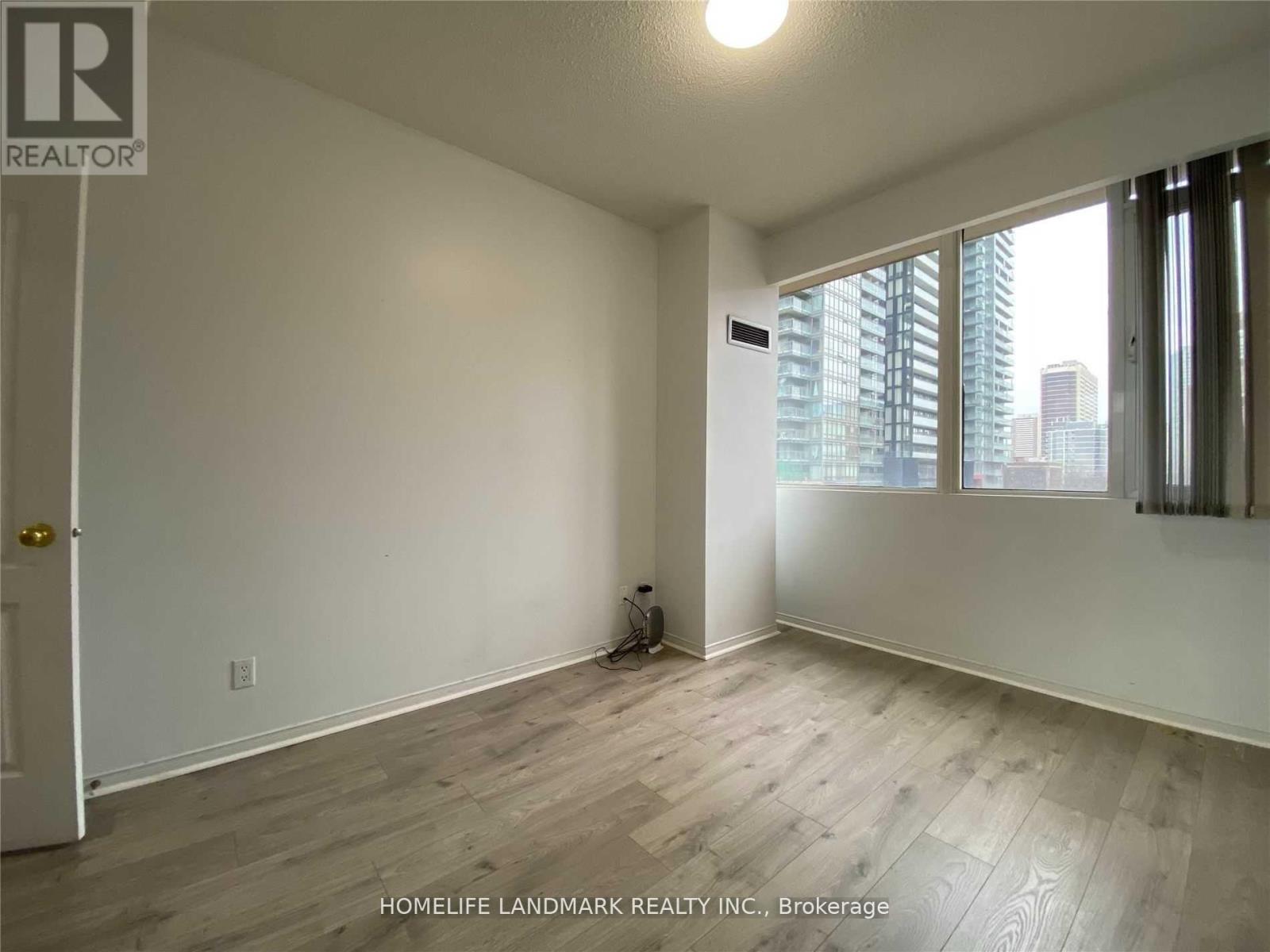 #407 555 YONGE STREET - 11