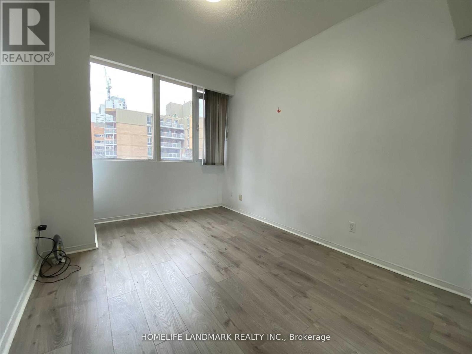 #407 555 YONGE STREET - 12