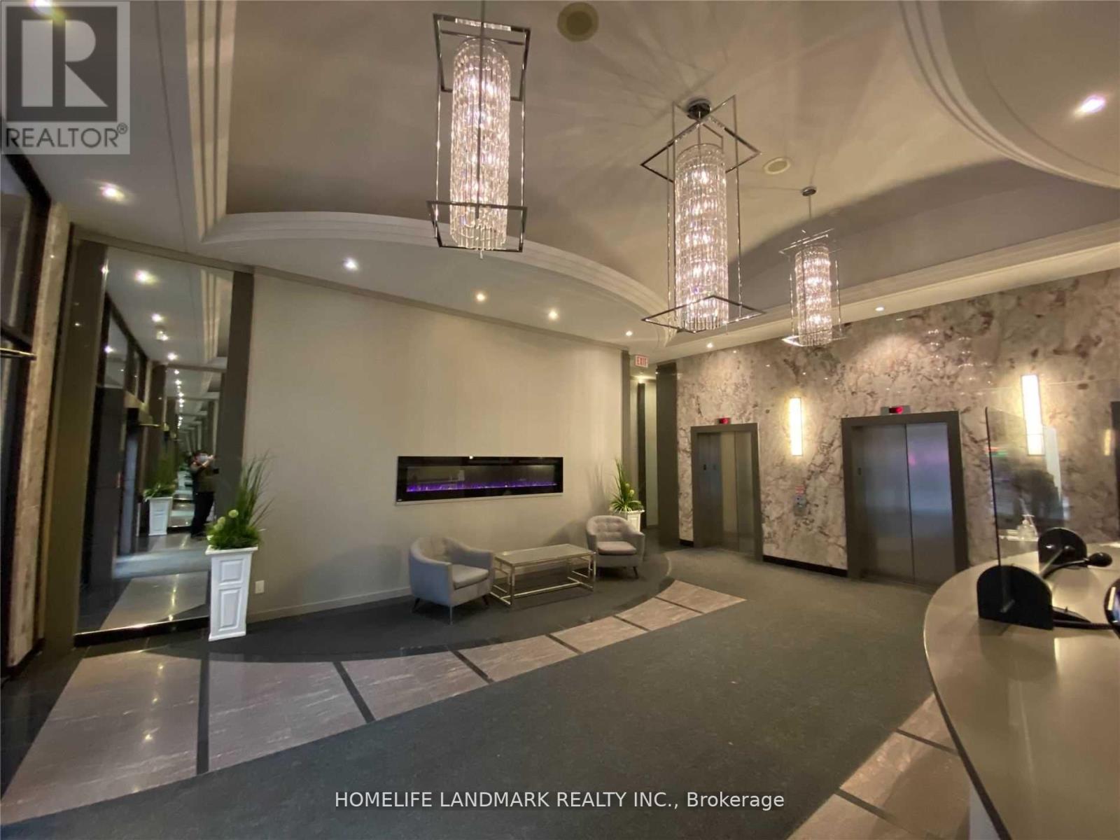 #407 555 YONGE STREET - 18