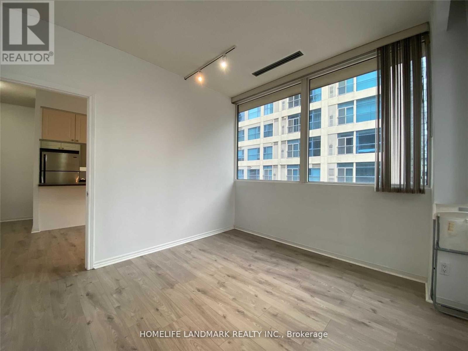 #407 555 YONGE STREET - 9