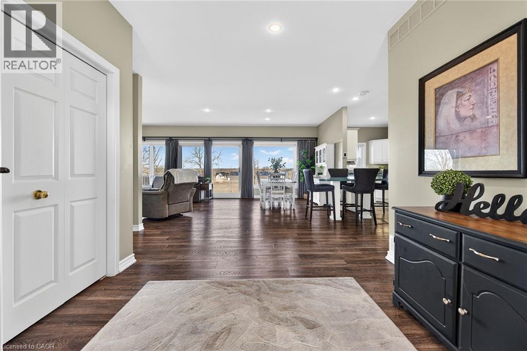 2 FOXLOW Crescent