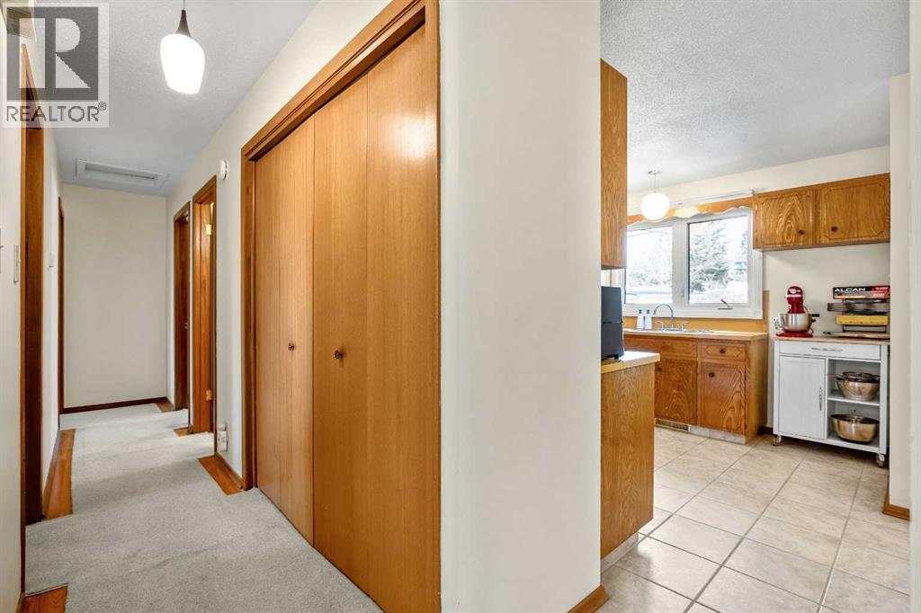 Single Family House Bi-level for Sale in  Dalmead Crescent NW Dalhousie Calgary 