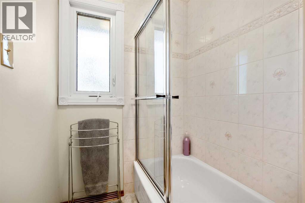 Single Family House Bi-level for Sale in  Dalmead Crescent NW Dalhousie Calgary 