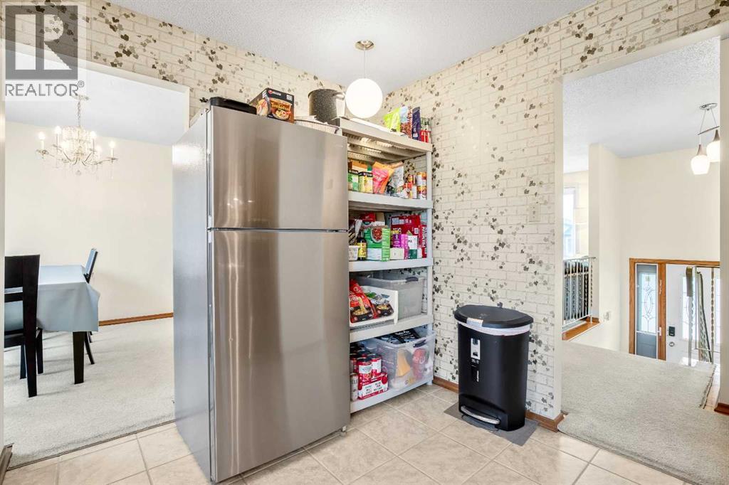 Single Family House Bi-level for Sale in  Dalmead Crescent NW Dalhousie Calgary 