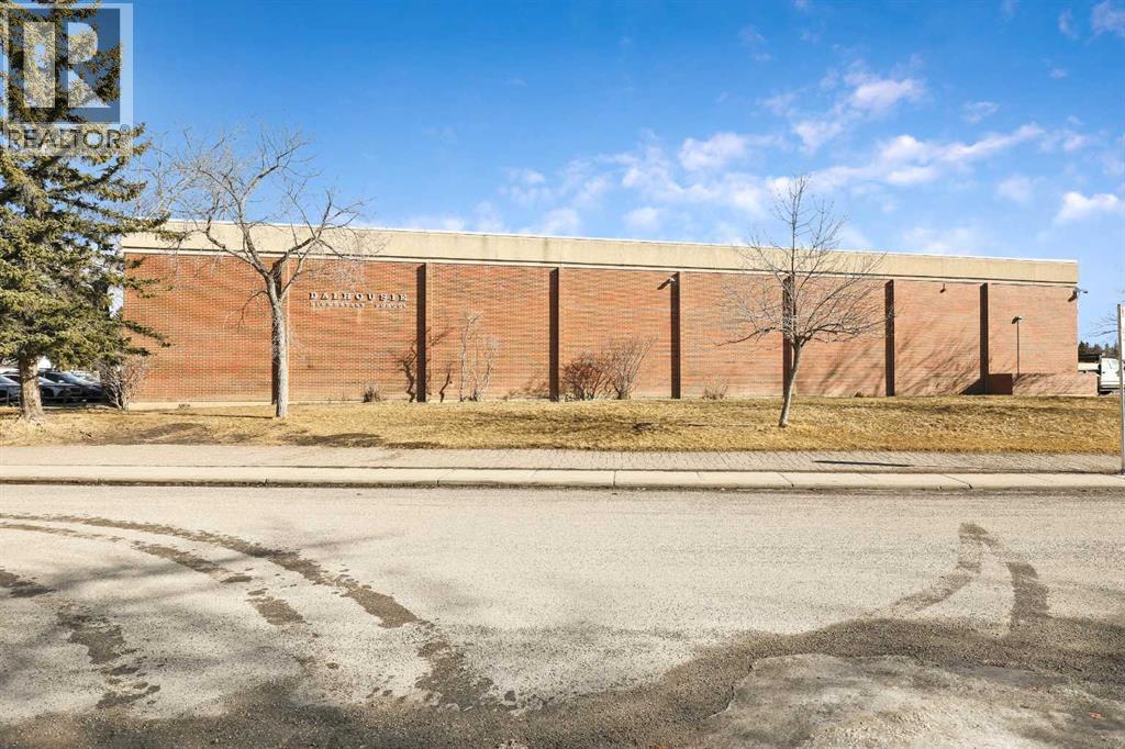 Single Family House Bi-level for Sale in  Dalmead Crescent NW Dalhousie Calgary 