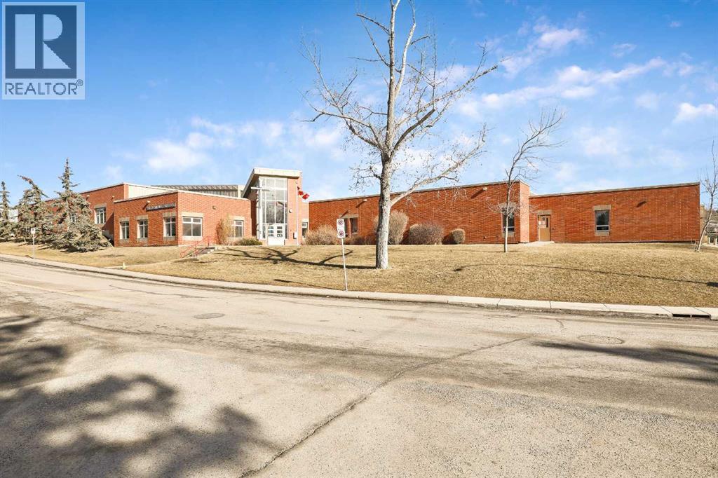 Single Family House Bi-level for Sale in  Dalmead Crescent NW Dalhousie Calgary 