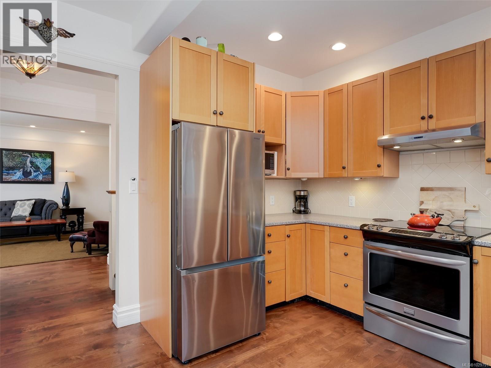 #3 445 ADMIRALS RD - 10