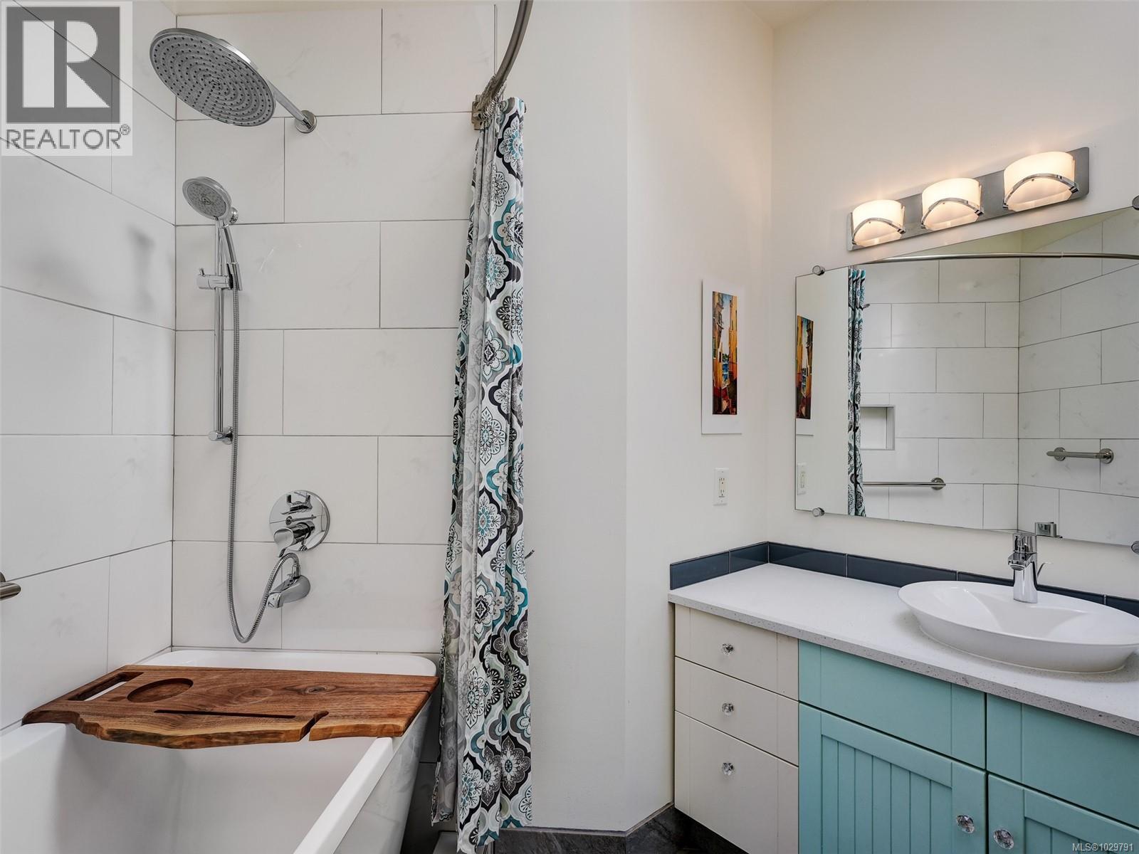 #3 445 ADMIRALS RD - 21