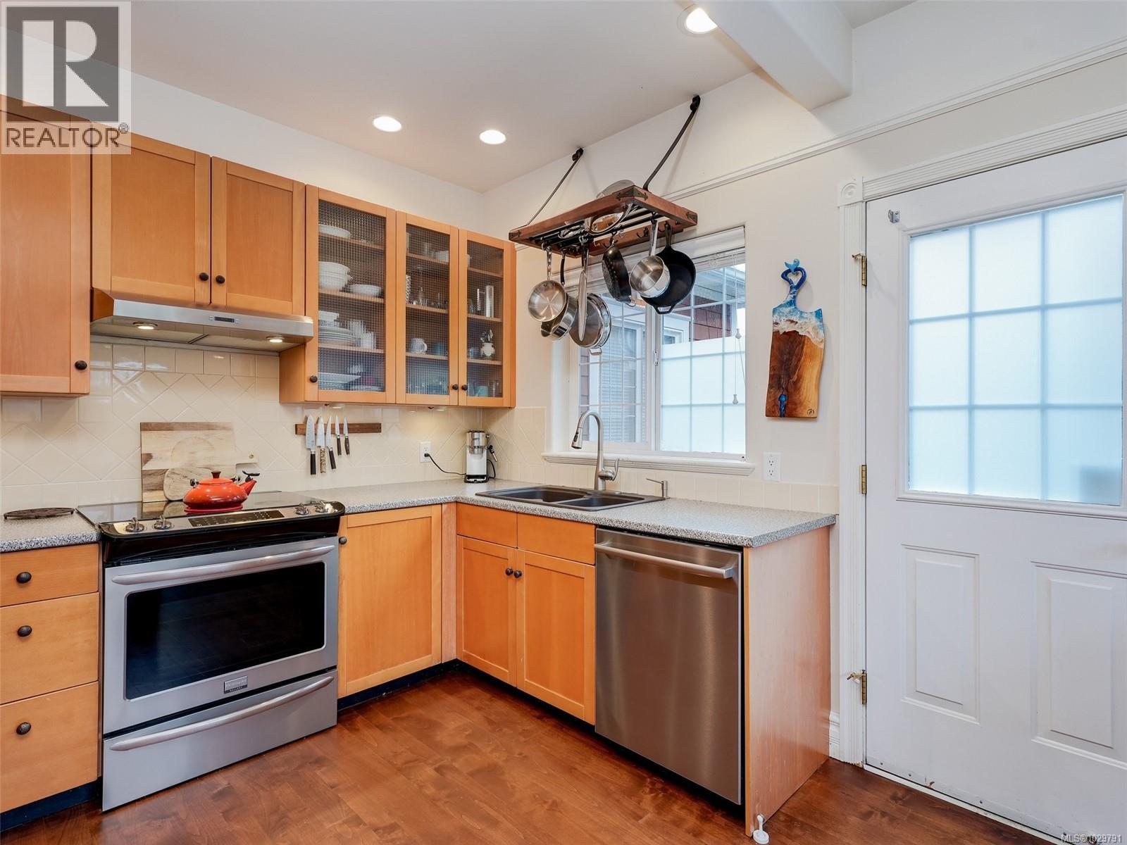 #3 445 ADMIRALS RD - 9