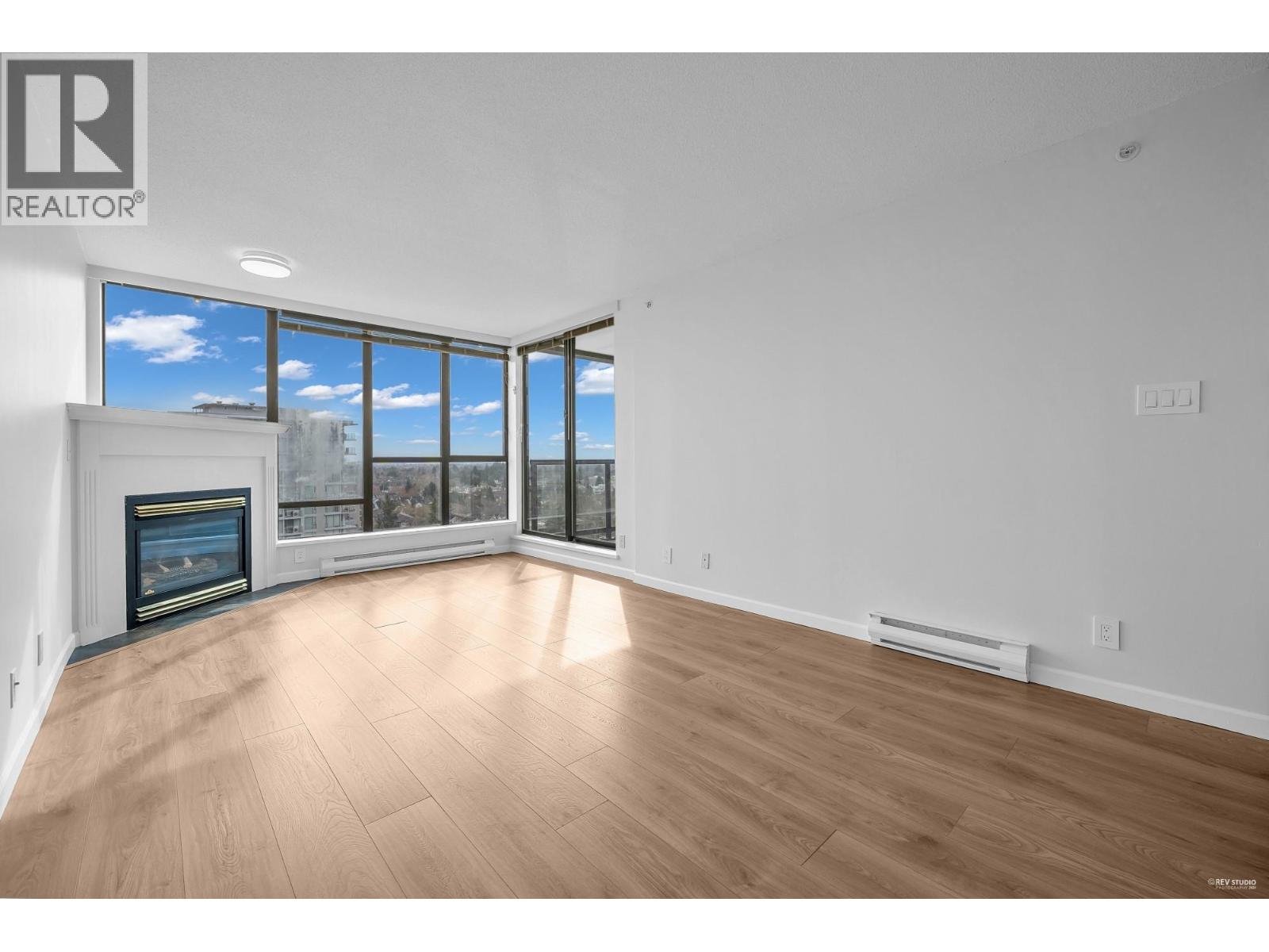 16xx 8180 GRANVILLE Avenue - photo 2