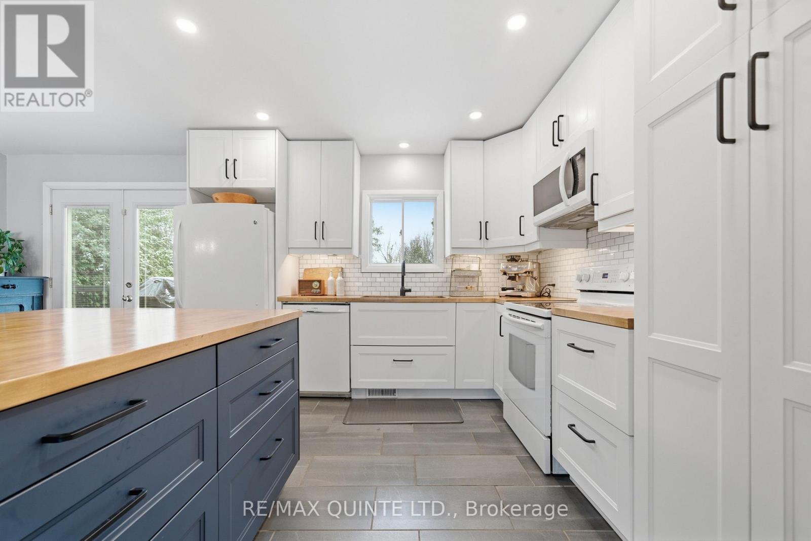 26 APPLEWOOD DRIVE - 13