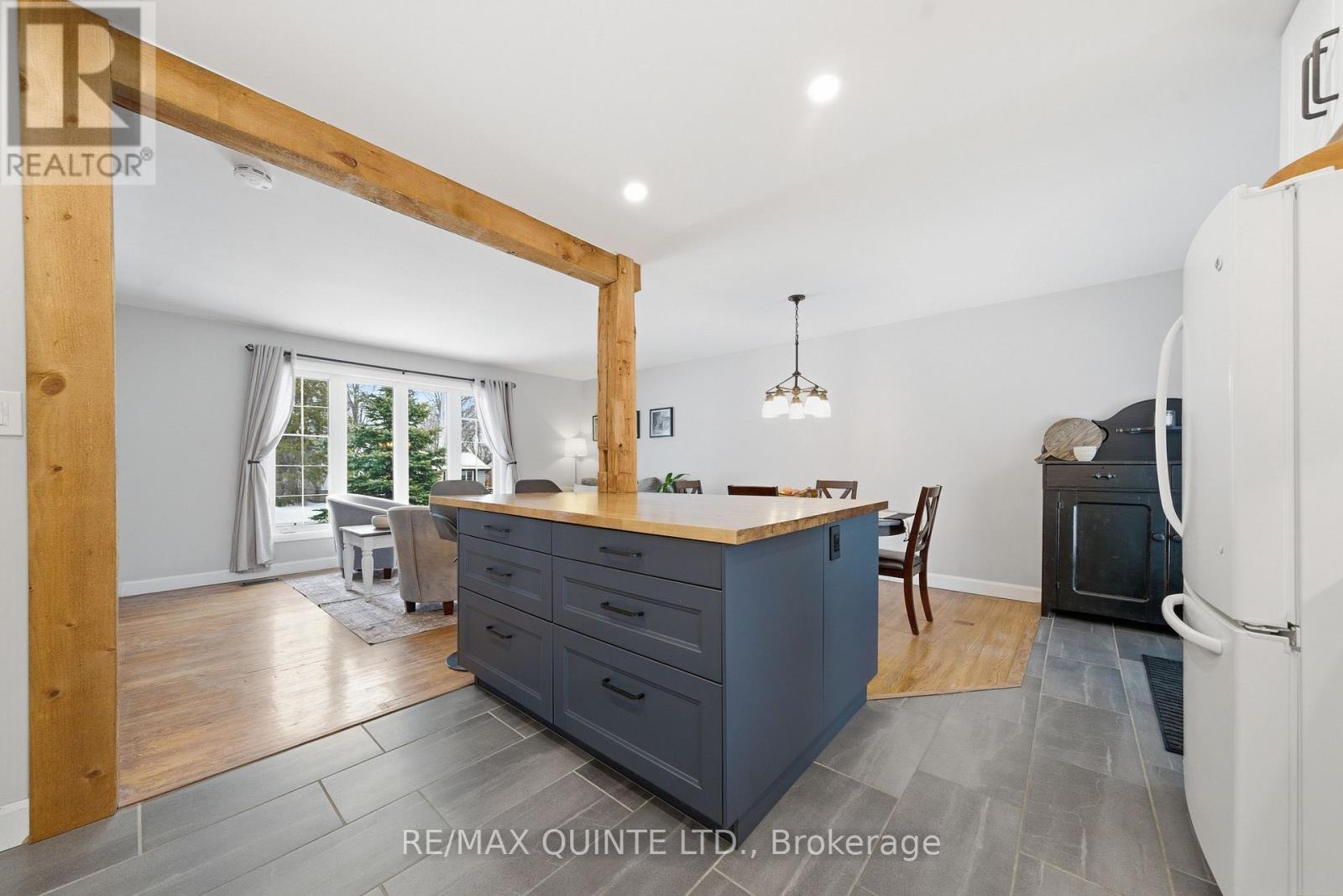 26 APPLEWOOD DRIVE - 14